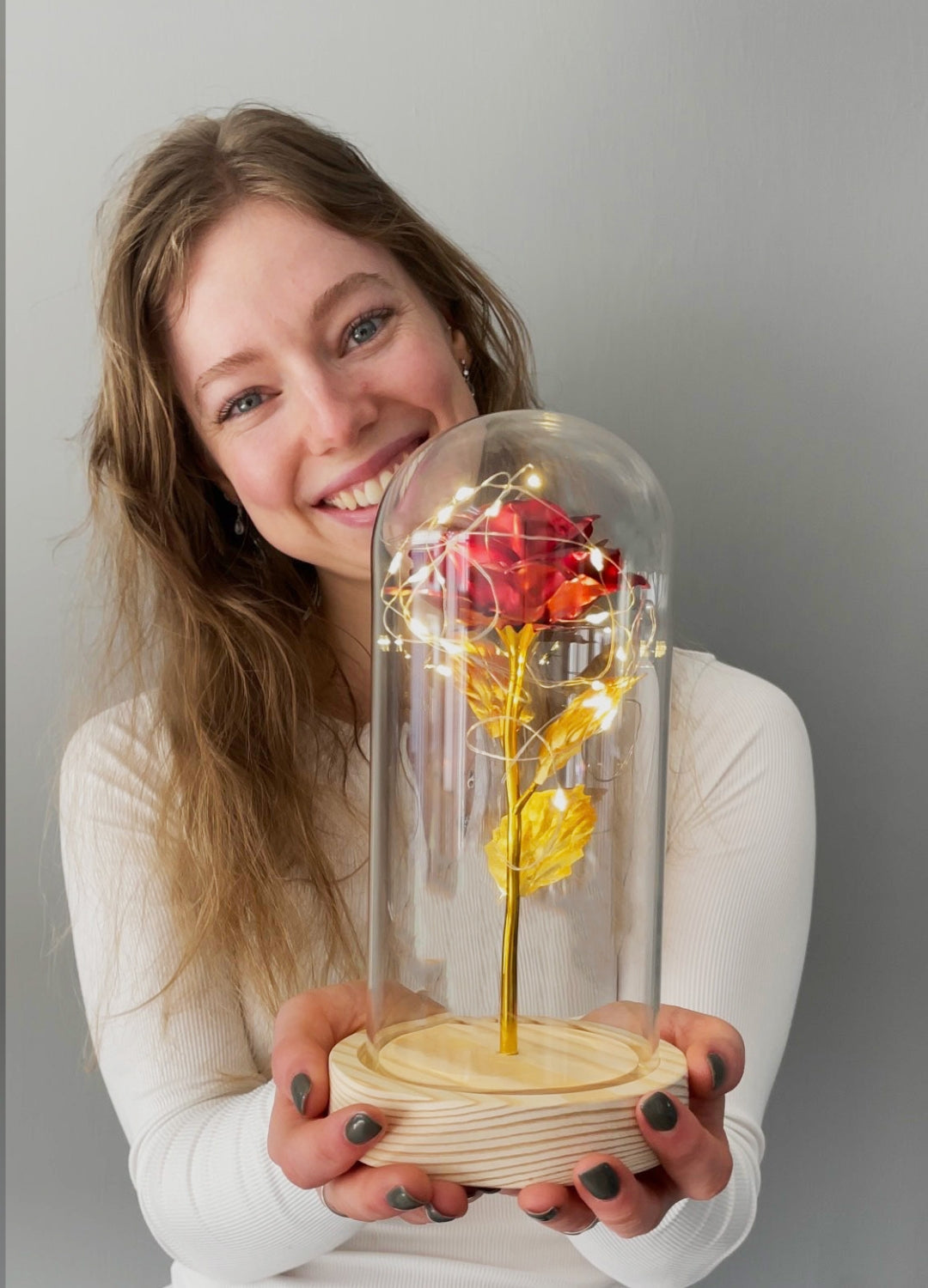 Ewige Rose – Goldene Rose in Glaskuppel mit LED-Beleuchtung
