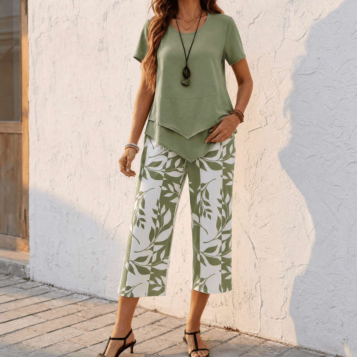 Set aus asymmetrischer Tunika und weiter Hose