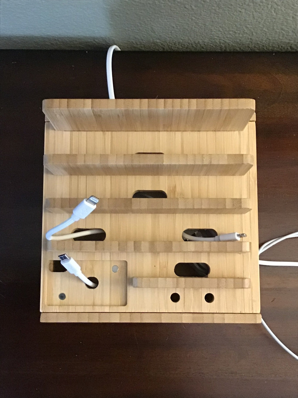 Bambus-Ladestation | 5-Port-USB und Organizer | Für Smartphone, Tablet und Smartwatch | Mit Kabelset
