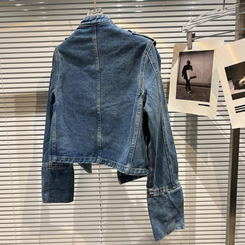 Damen-Jeansjacke mit Stehkragen und Knöpfen