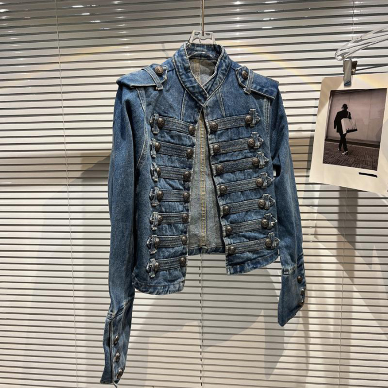 Damen-Jeansjacke mit Stehkragen und Knöpfen