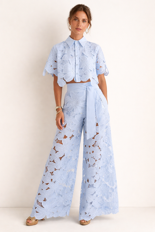 Damen-Sommerset aus Bluse und Hose mit weitem Bein mit elegantem Muster