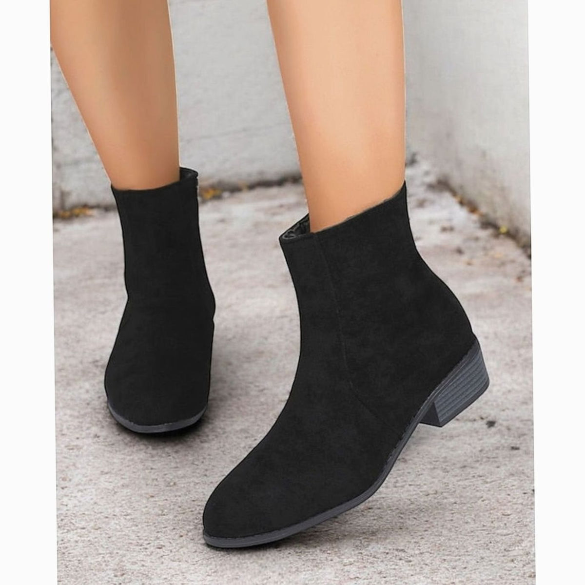Damen-Stiefeletten aus Veloursleder mit Blockabsatz und seitlichem Reissverschluss