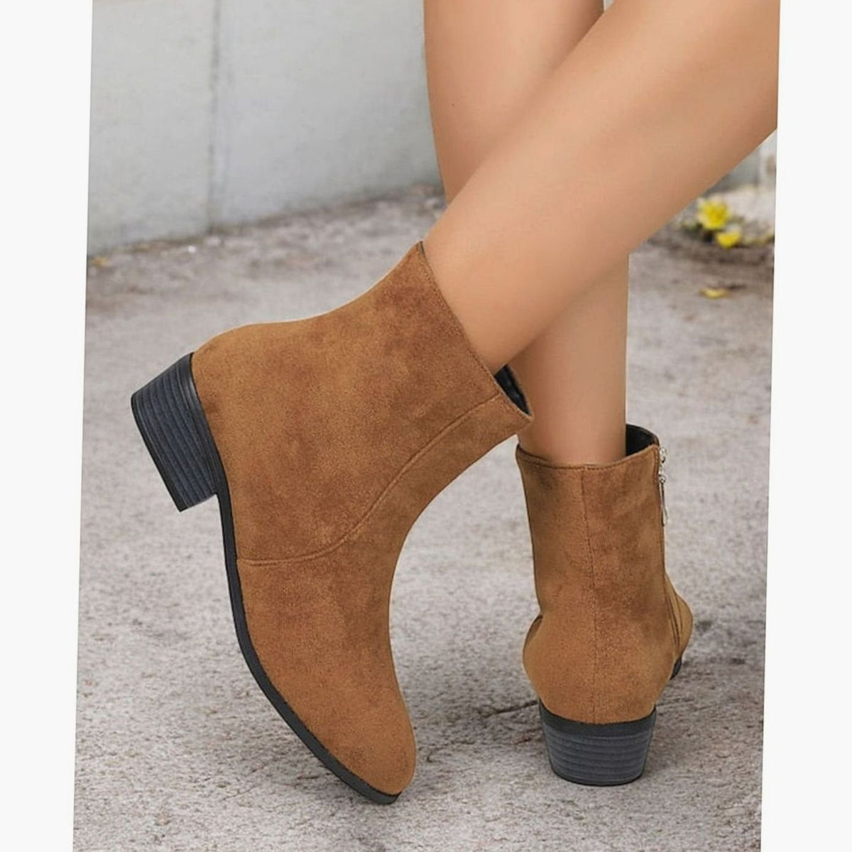 Damen-Stiefeletten aus Veloursleder mit Blockabsatz und seitlichem Reissverschluss