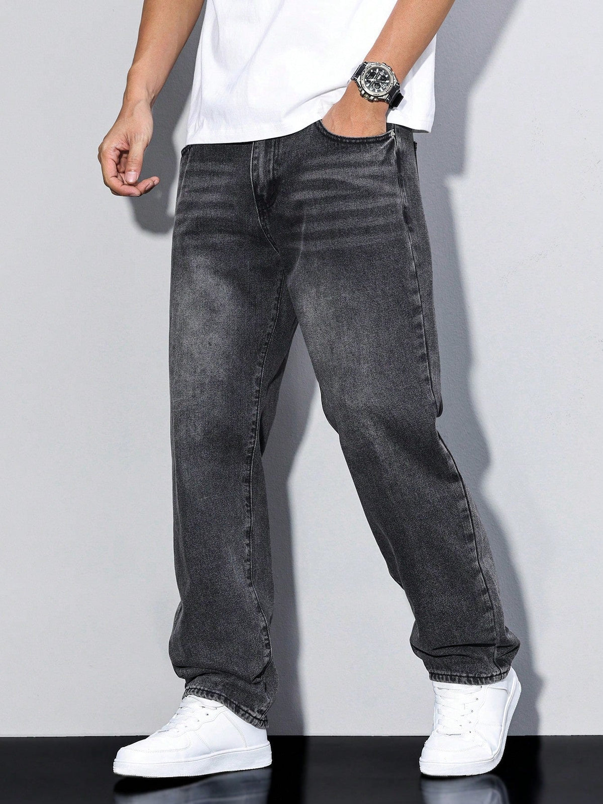 Einfarbige lockere Herren-Jeans