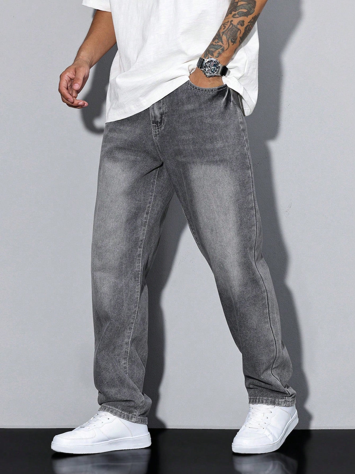 Einfarbige lockere Herren-Jeans