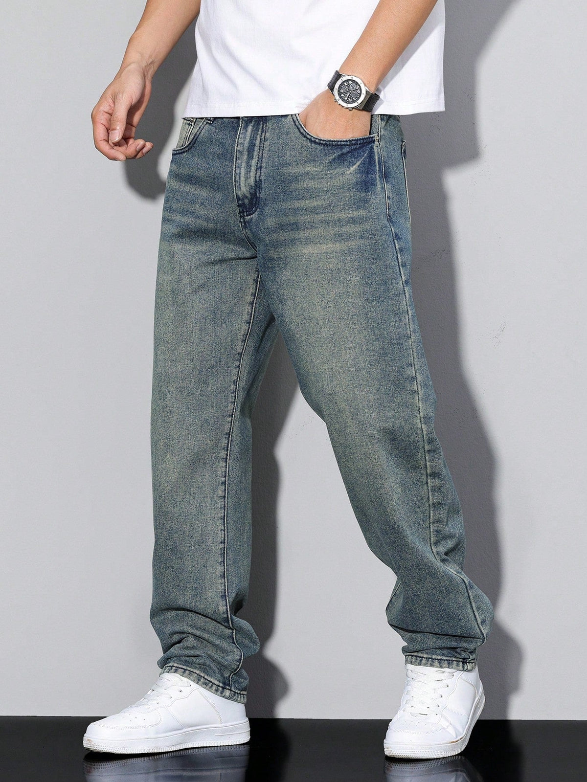 Einfarbige lockere Herren-Jeans