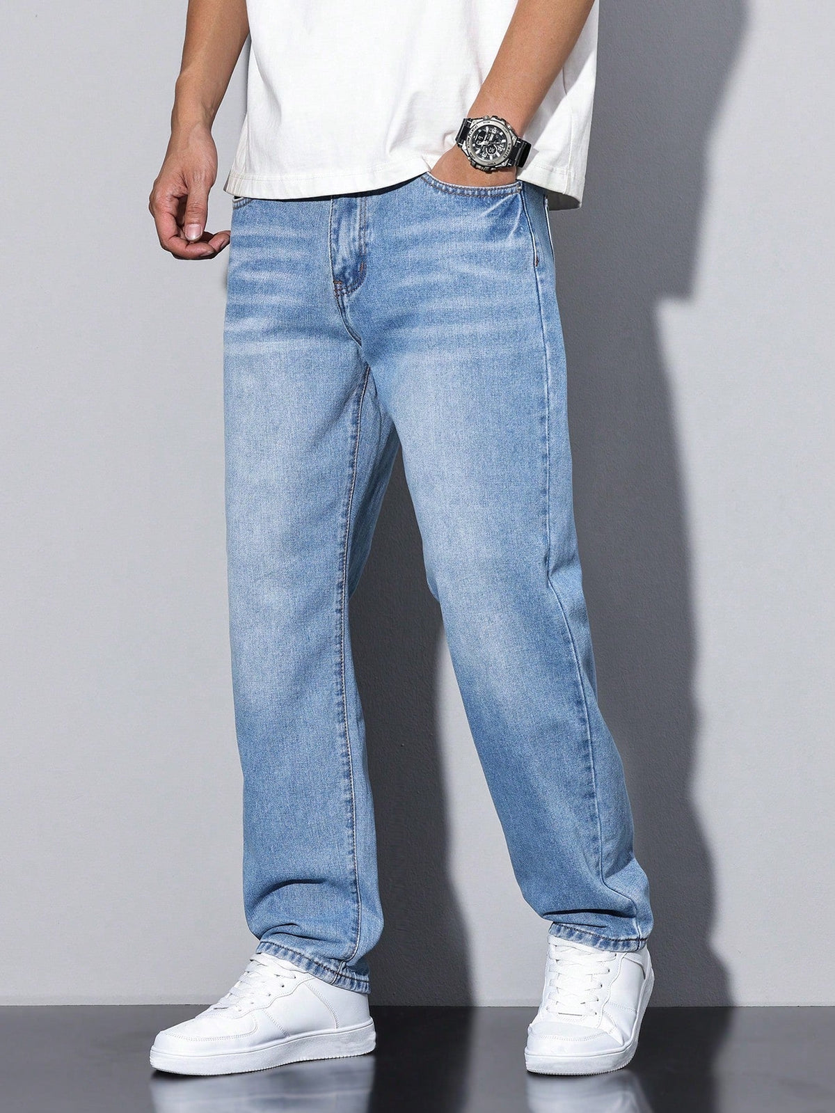 Einfarbige lockere Herren-Jeans