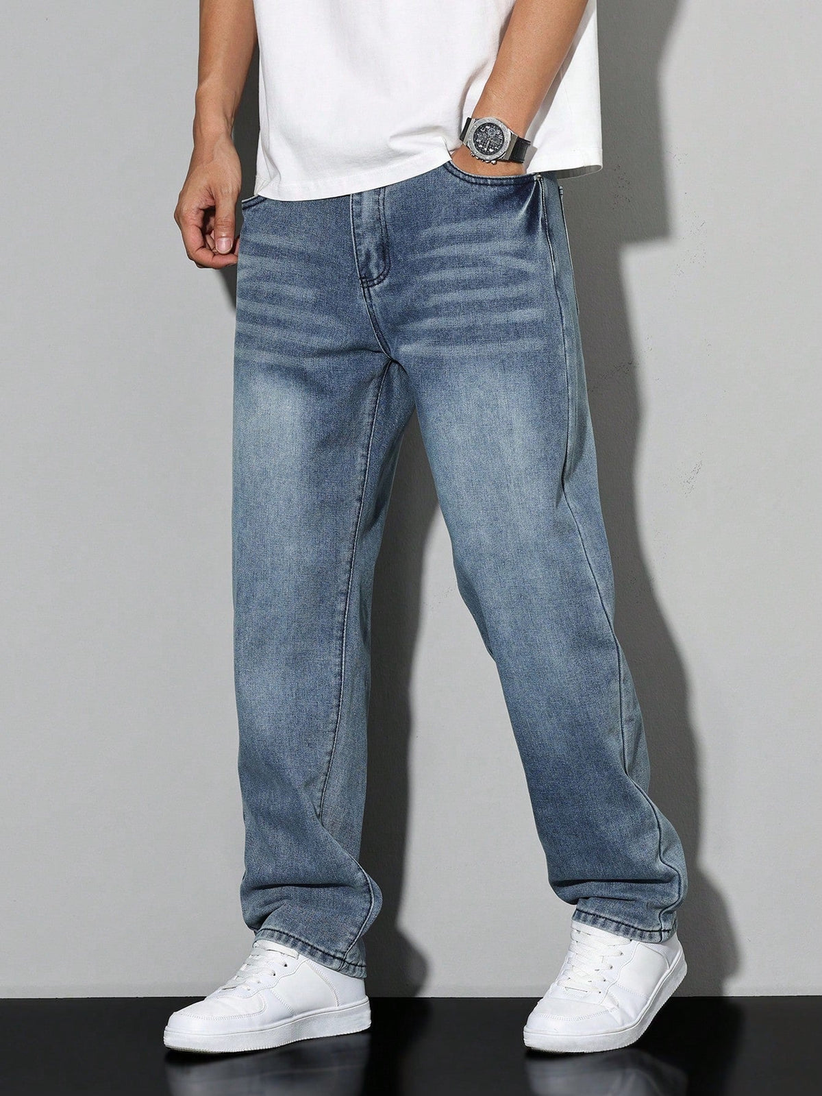 Einfarbige lockere Herren-Jeans