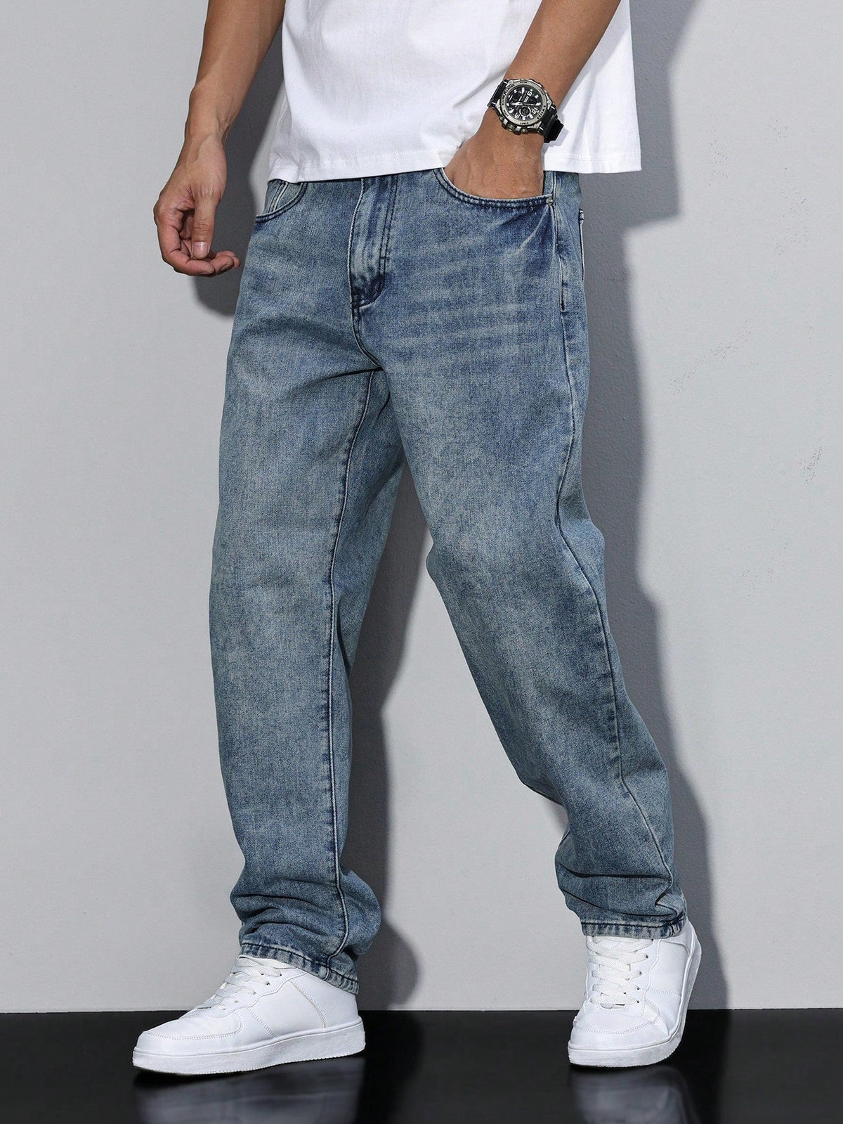 Einfarbige lockere Herren-Jeans