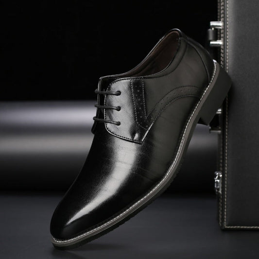 Eleganter Herren Brogue Schnürschuh für Business und festliche Anlässe