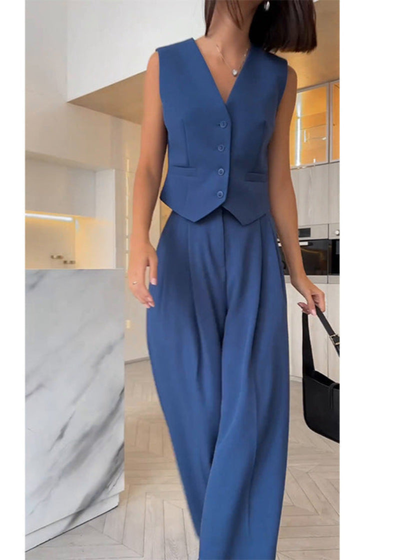 Elegantes Damenset mit ärmelloser Bluse