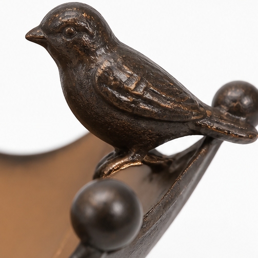 Hängendes Vogelhäuschen und Vogeltränke in Schirmform