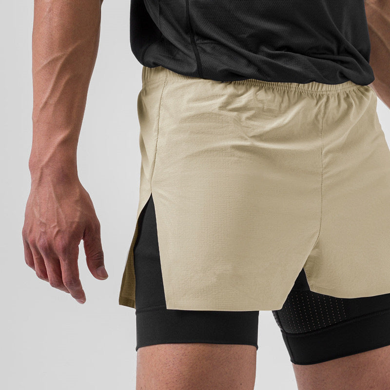 Zweilagige Herren-Sportshorts mit Kompressionspassform und atmungsaktivem elastischem Material, ideal für Fitness und sportliche Aktivitäten