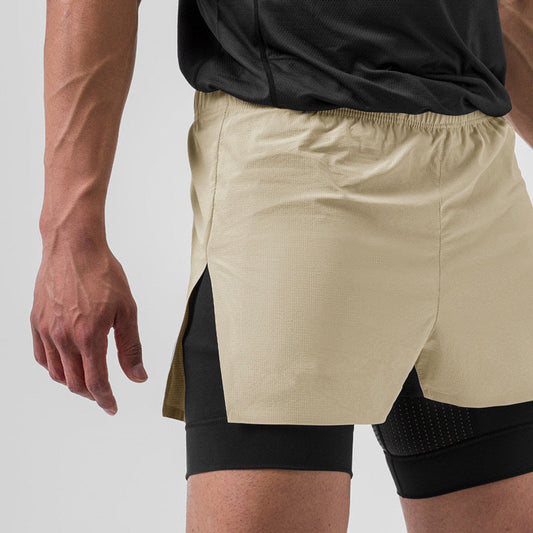 Zweilagige Herren-Sportshorts mit Kompressionspassform und atmungsaktivem elastischem Material, ideal für Fitness und sportliche Aktivitäten