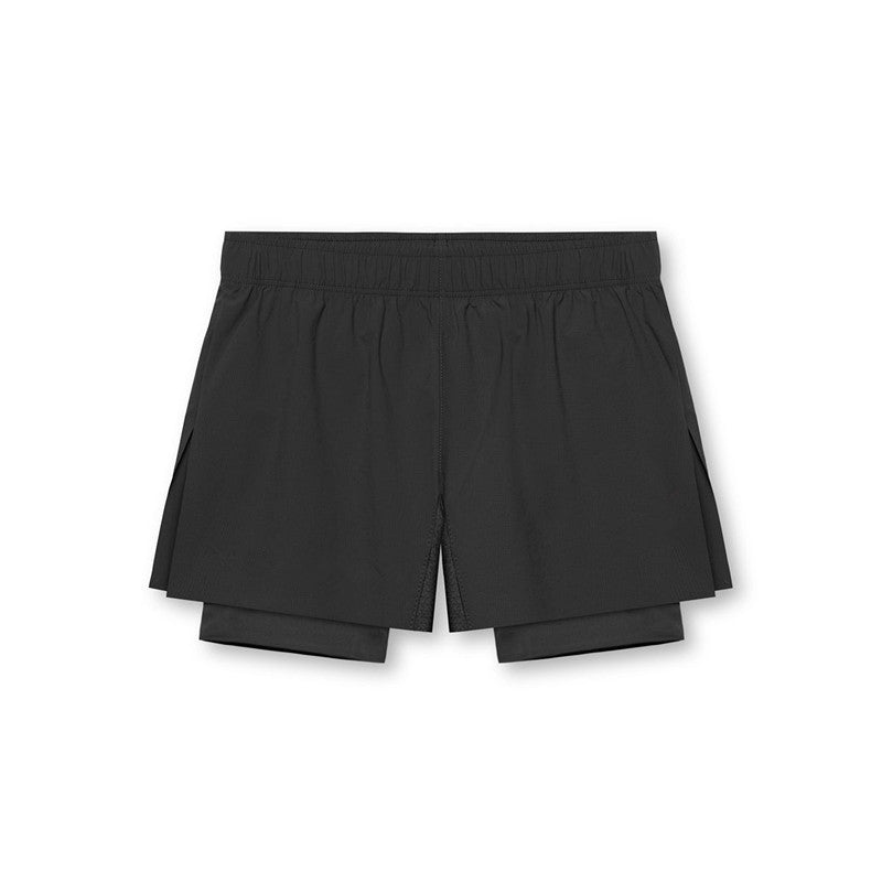 Zweilagige Herren-Sportshorts mit Kompressionspassform und atmungsaktivem elastischem Material, ideal für Fitness und sportliche Aktivitäten