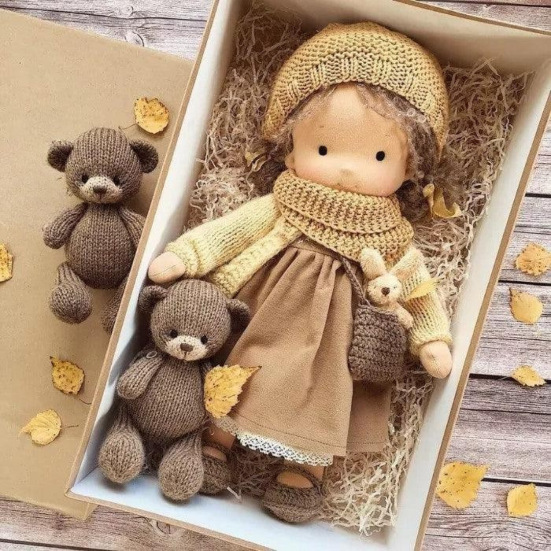 Handgemachte Puppe aus weichem Plüsch – Waldorf-Spielzeug