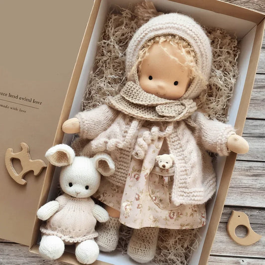 Handgemachte Waldorfpuppe für Kinder – Weicher, natürlicher und langlebiger Spielgefährte