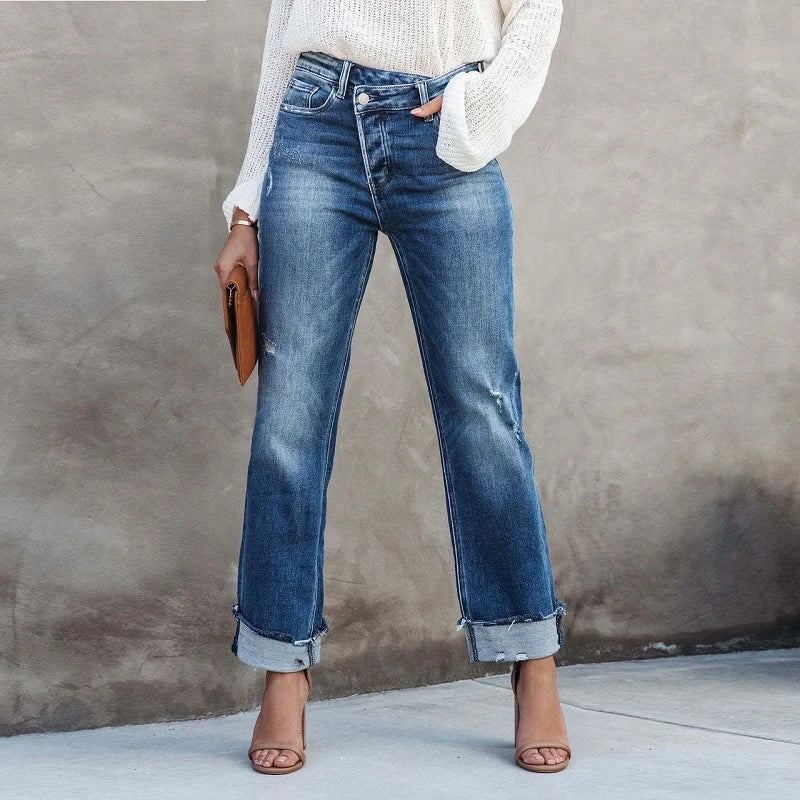 Damenjeans mit geradem Bein und Waschung
