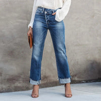 Damenjeans mit geradem Bein und Waschung