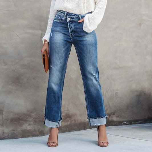 Damenjeans mit geradem Bein und Waschung
