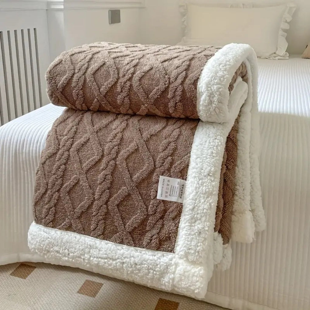 Gestrickte Sherpa-Decke mit Rautenmuster