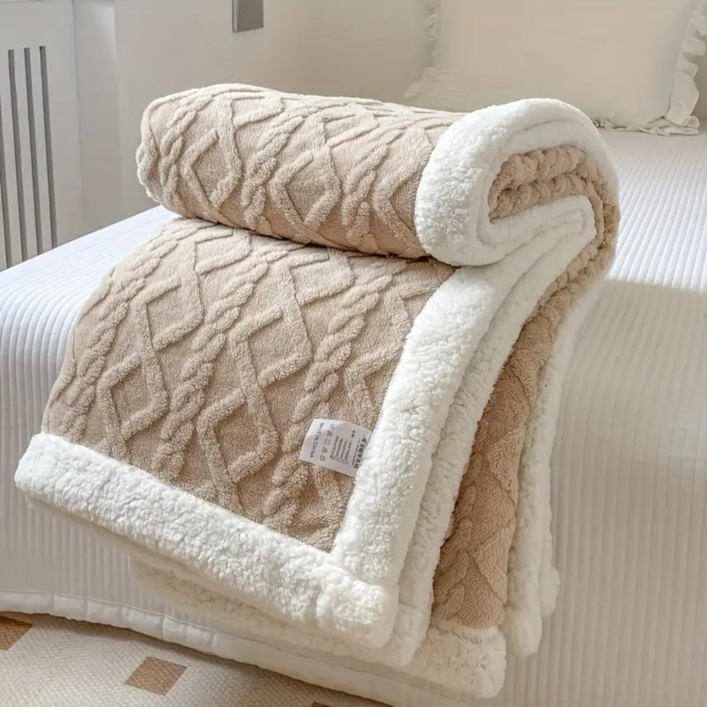 Gestrickte Sherpa-Decke mit Rautenmuster