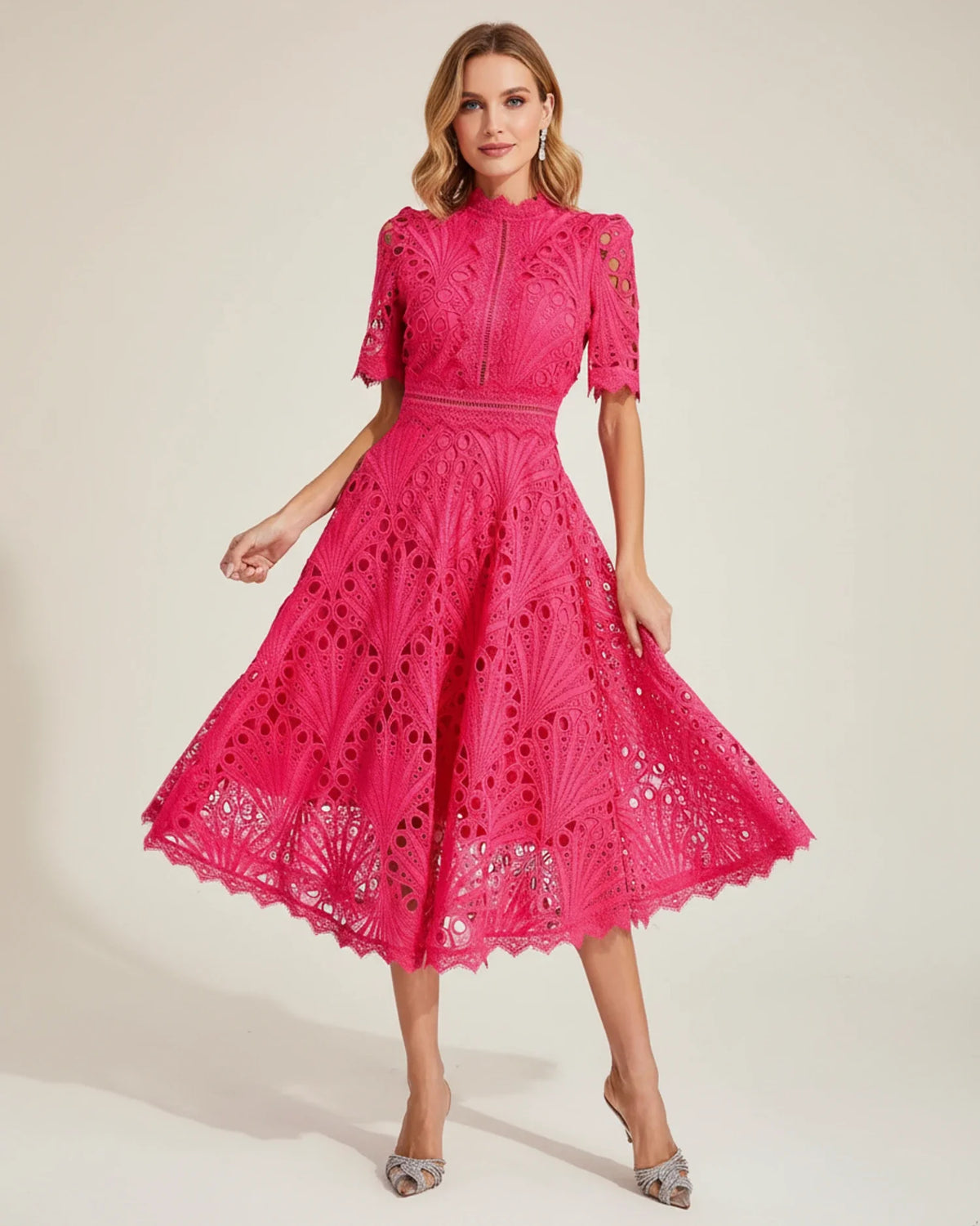 Kurzärmliges Damen-Midikleid aus Spitze in A-Linie