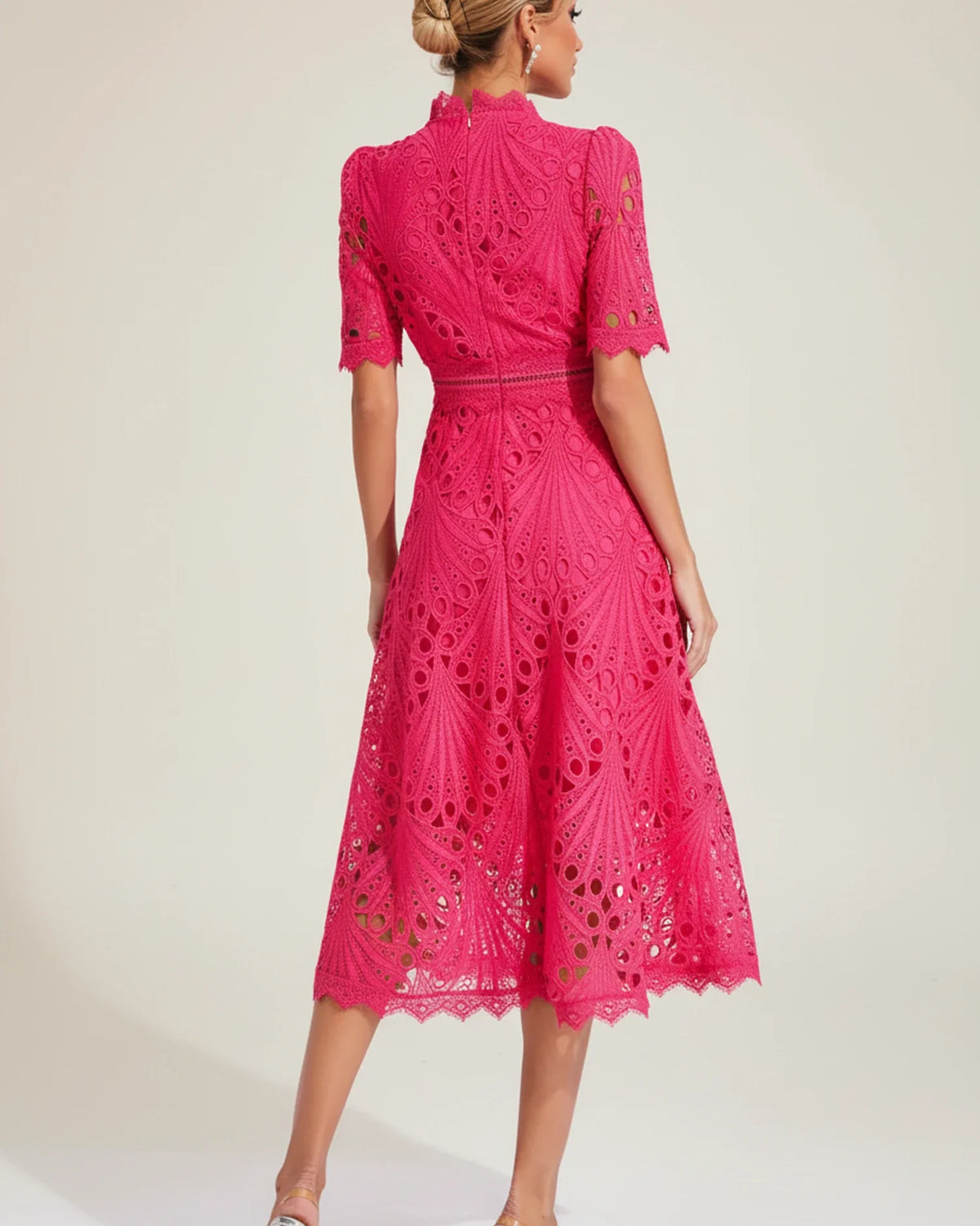 Kurzärmliges Damen-Midikleid aus Spitze in A-Linie