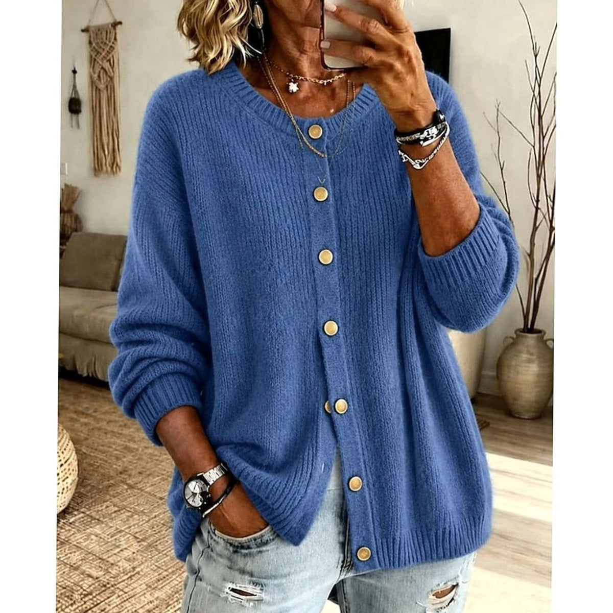 Locker geschnittene Damen-Strickjacke mit Knopfleiste und Rundhalsausschnitt