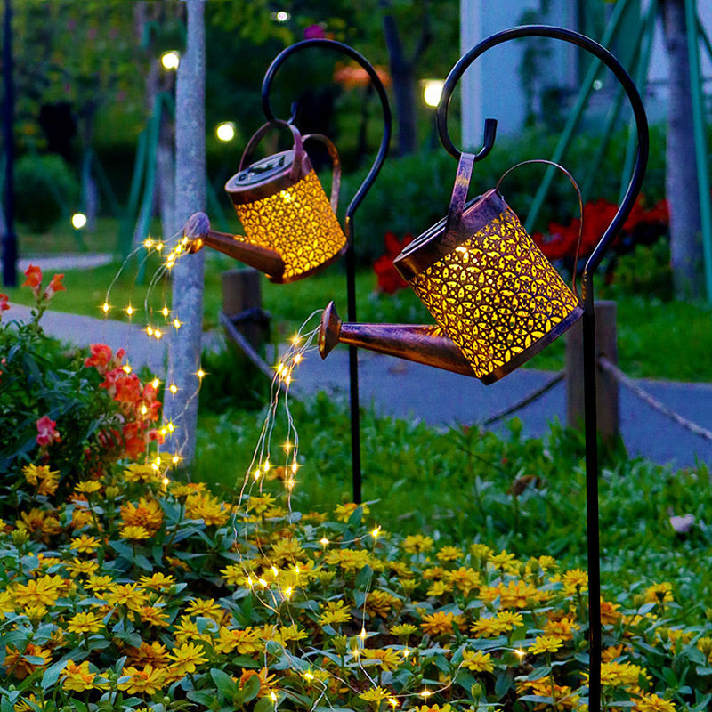 Dekorative Gartenlampe in Giesskannenform