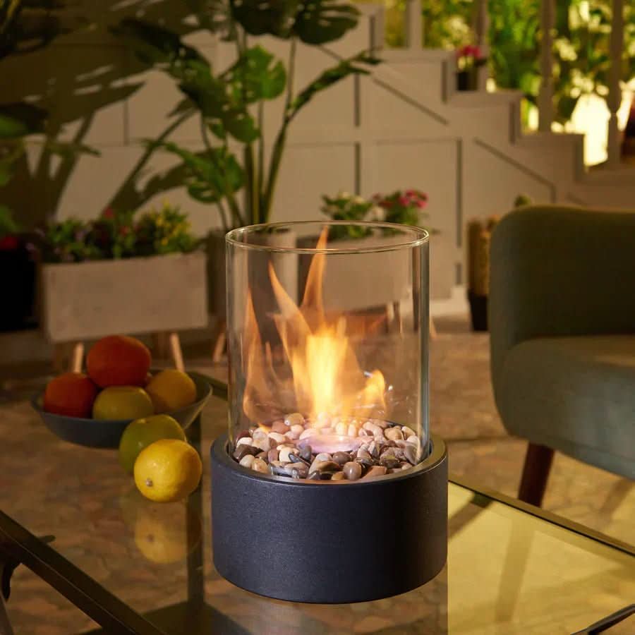 Moderner Tischkamin mit echter Flamme und rauchfreiem Bioethanol-Brennstoff