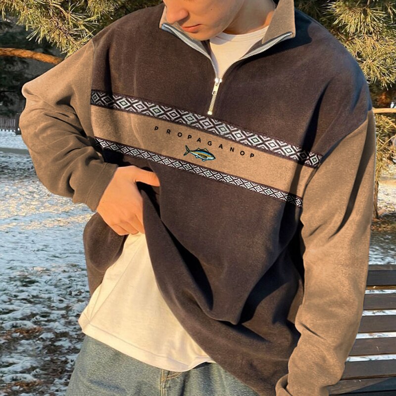 Moderner Pullover mit halbem Reissverschluss und Stehkragen