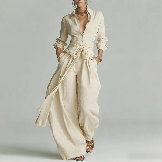 Zweiteiliges Damen-Leinen-Set mit offenem Kragenhemd und weithalsiger Hose mit hoher Taille
