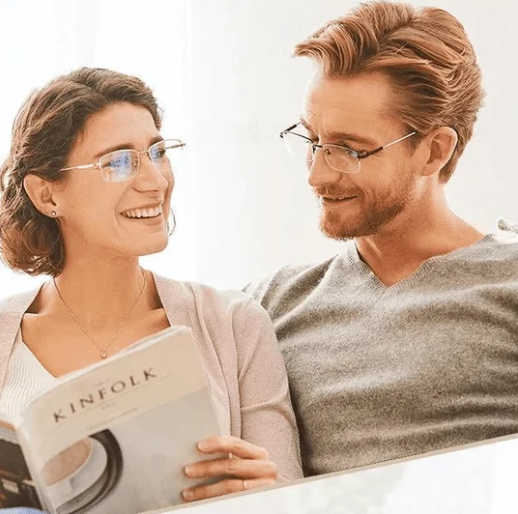 Smarte Lesebrille mit Gleitsichtgläsern | Ultraleicht, Blaulichtfilter | Für Nah- und Fernsicht | Titan TR90 Rahmen