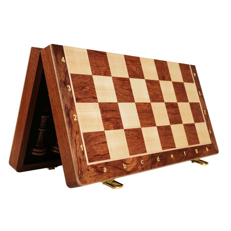 Schachspiel aus Holz mit klassischem, klappbarem Schachbrett aus Nussbaumholz