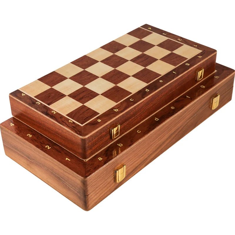 Schachspiel aus Holz mit klassischem, klappbarem Schachbrett aus Nussbaumholz