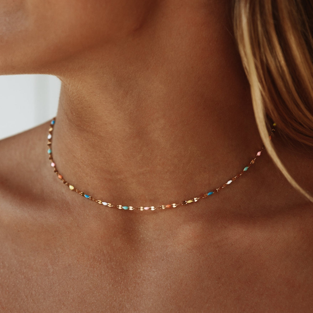 Selina regenbogenfarbene Choker-Halskette mit 18 Karat Vergoldung