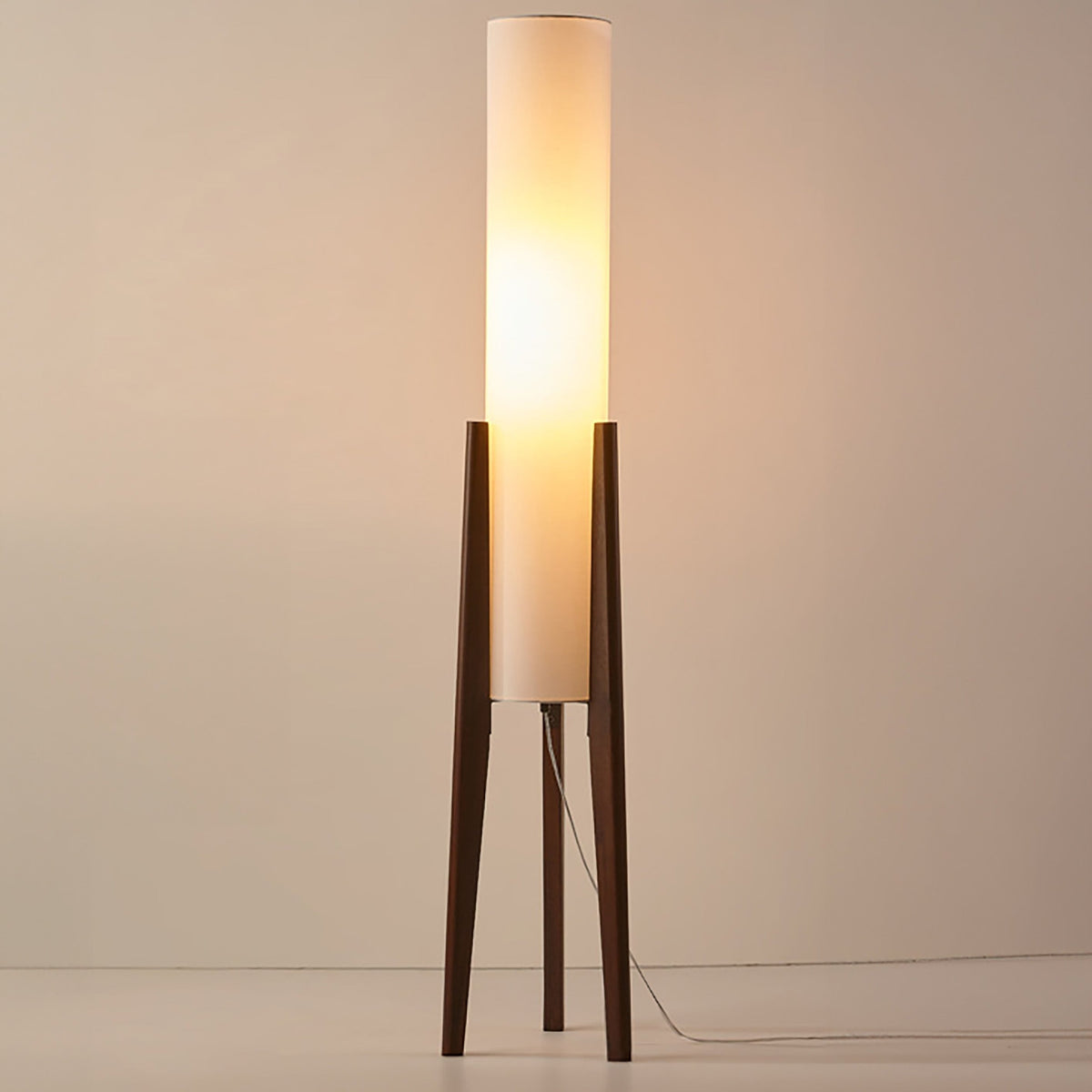 Stehleuchte aus Walnussholz im modernen Retro-Design - Kunstlampe