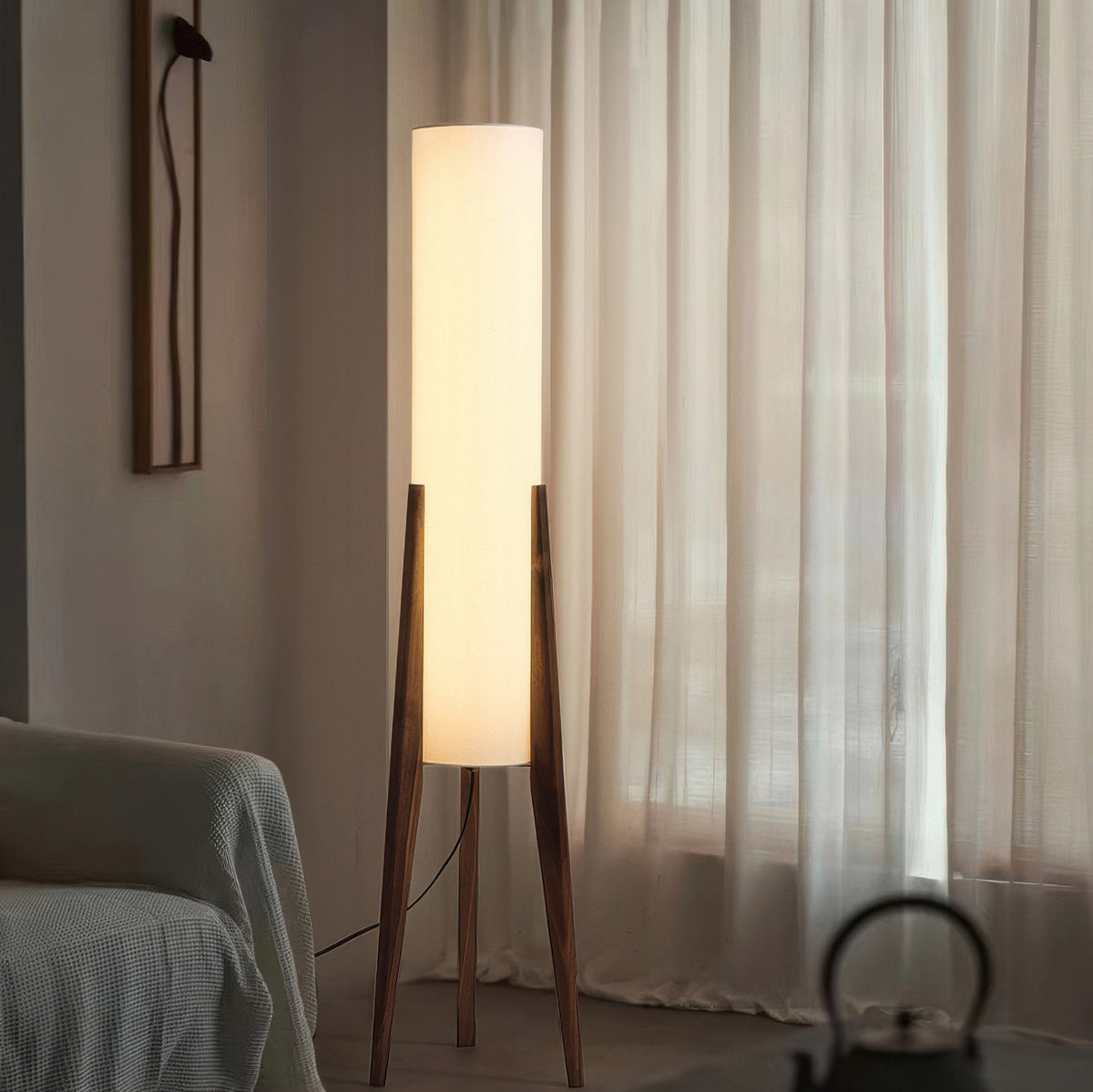 Stehleuchte aus Walnussholz im modernen Retro-Design - Kunstlampe