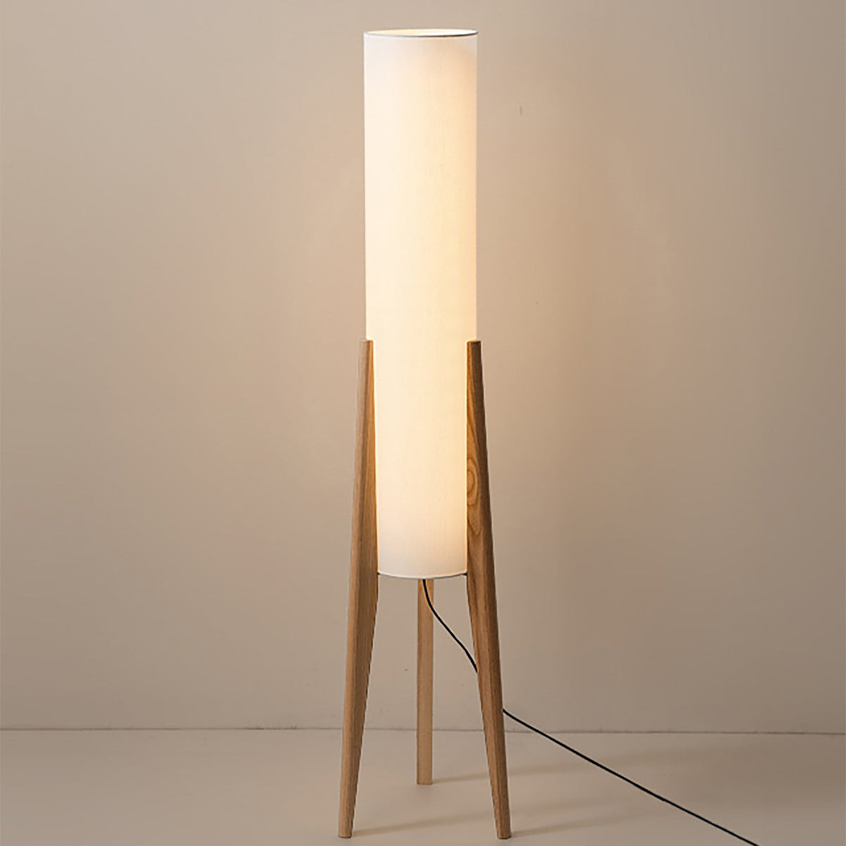 Stehleuchte aus Walnussholz im modernen Retro-Design - Kunstlampe