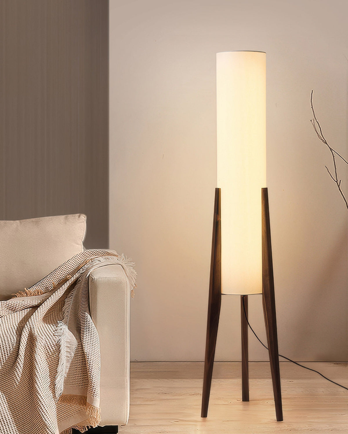 Stehleuchte aus Walnussholz im modernen Retro-Design - Kunstlampe