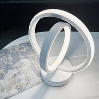 Dimmbare USB-Tischlampe in modernem Metalldesign