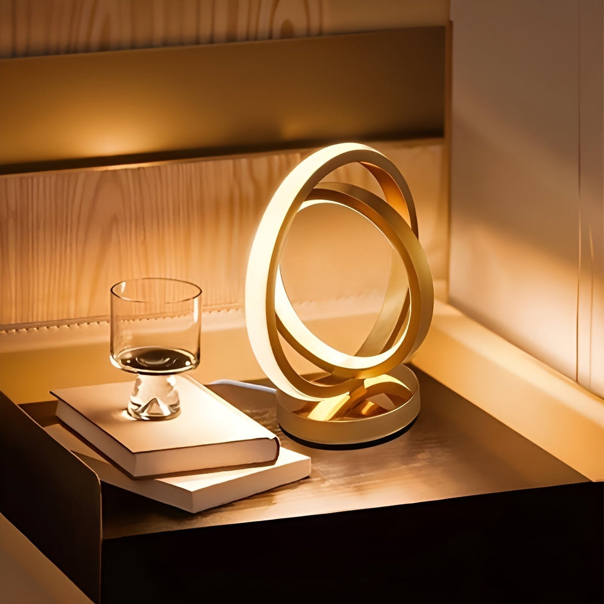 Dimmbare USB-Tischlampe in modernem Metalldesign