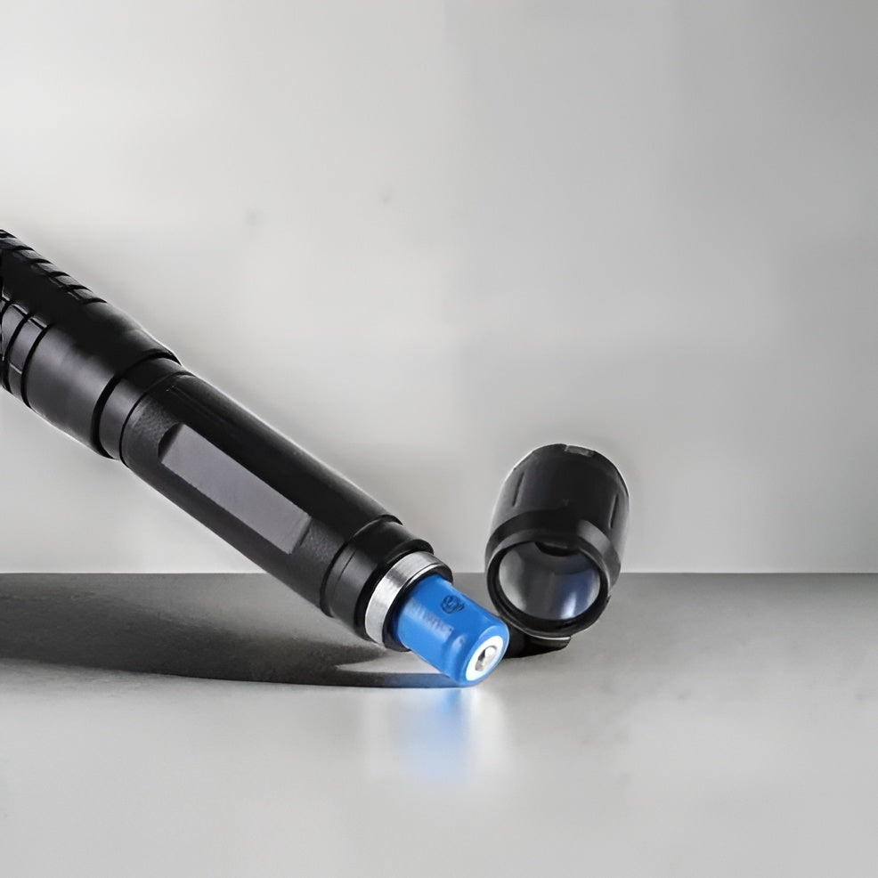 Taktische Lasertaschenlampe: Unverzichtbares Outdoor-Überlebenswerkzeug