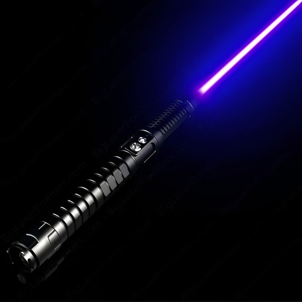 Taktische Lasertaschenlampe: Unverzichtbares Outdoor-Überlebenswerkzeug