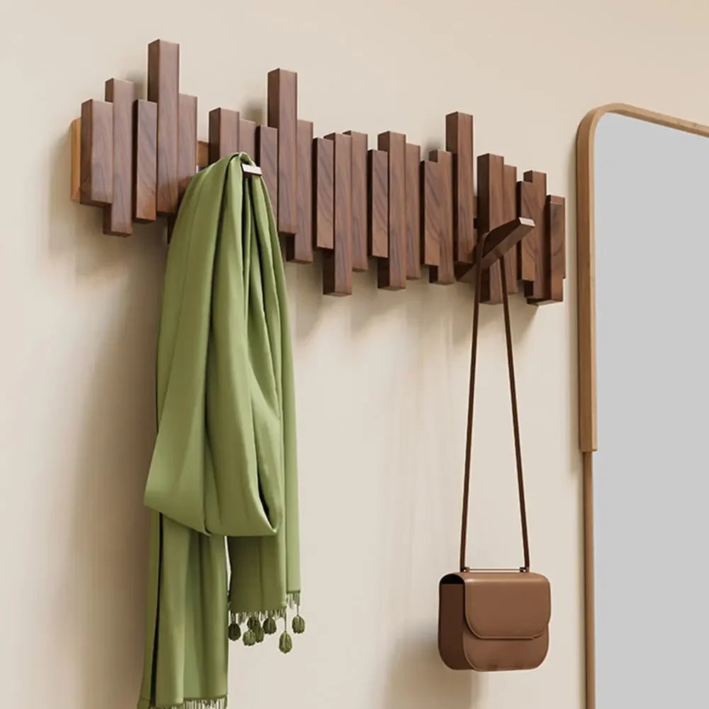 Wandgarderobe aus Massivholz mit magnetischen Haken