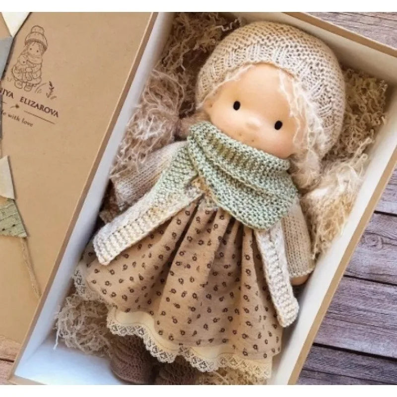 Unisex handgefertigte Waldorf-inspirierte Plüschpuppe