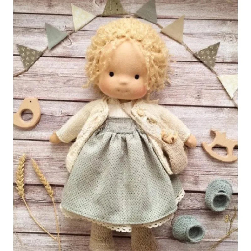 Unisex handgefertigte Waldorf-inspirierte Plüschpuppe
