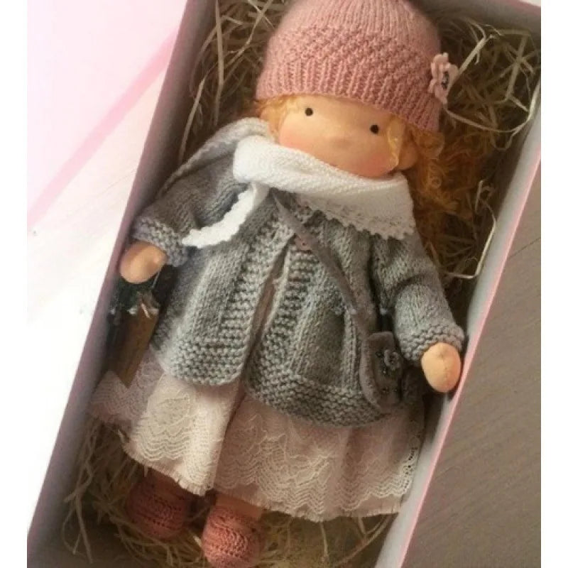 Unisex handgefertigte Waldorf-inspirierte Plüschpuppe